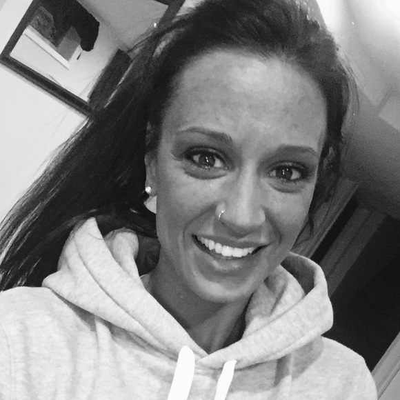 Meet your Posher, Andrea - Picture 1 of 2